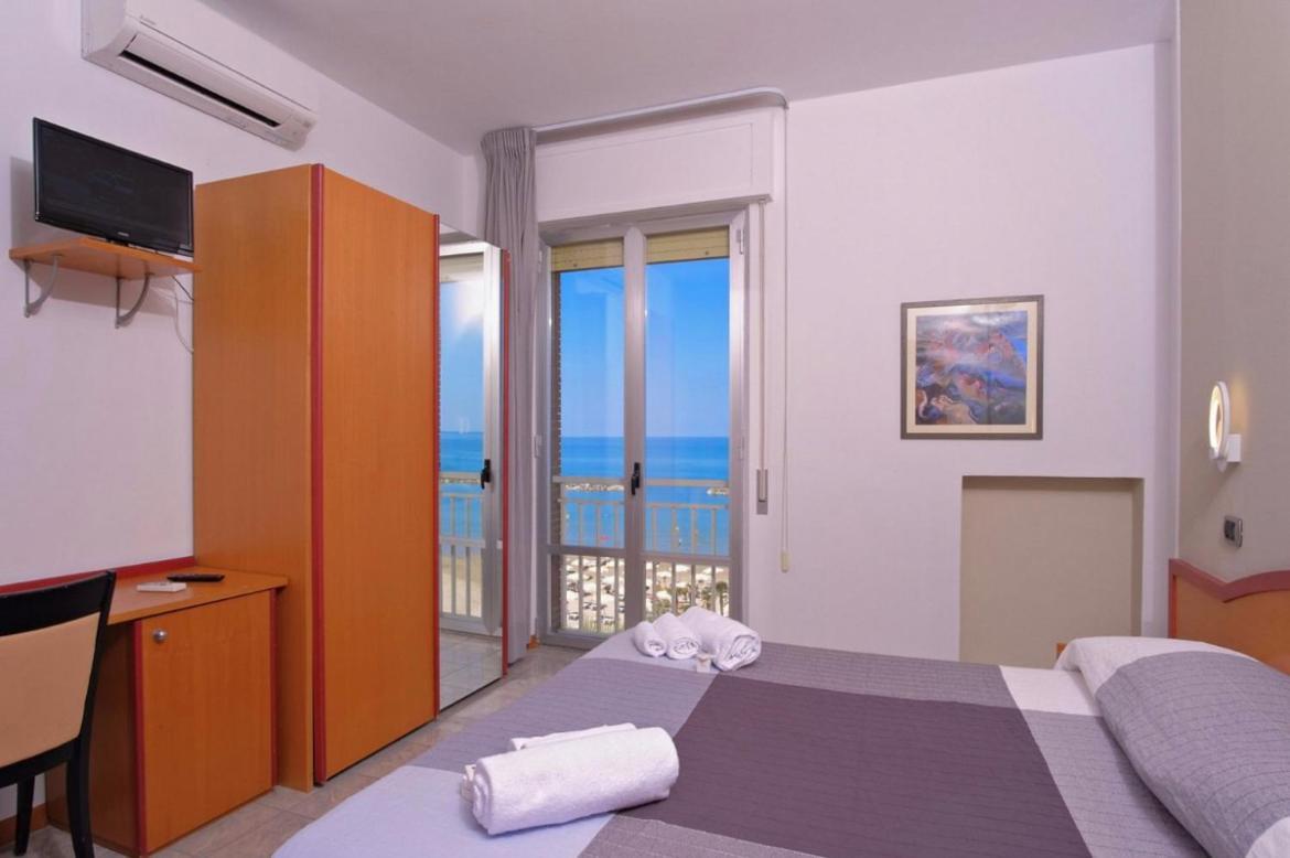 Hotel La Perla Cupra Marittima Extérieur photo