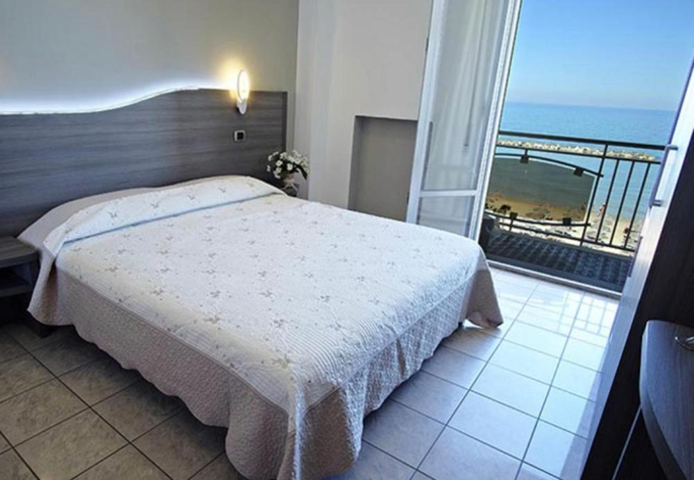 Hotel La Perla Cupra Marittima Extérieur photo
