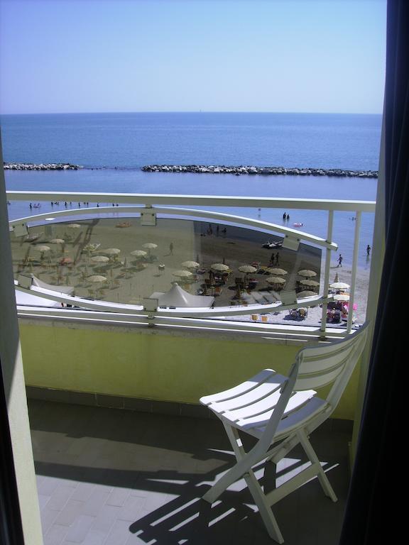 Hotel La Perla Cupra Marittima Extérieur photo
