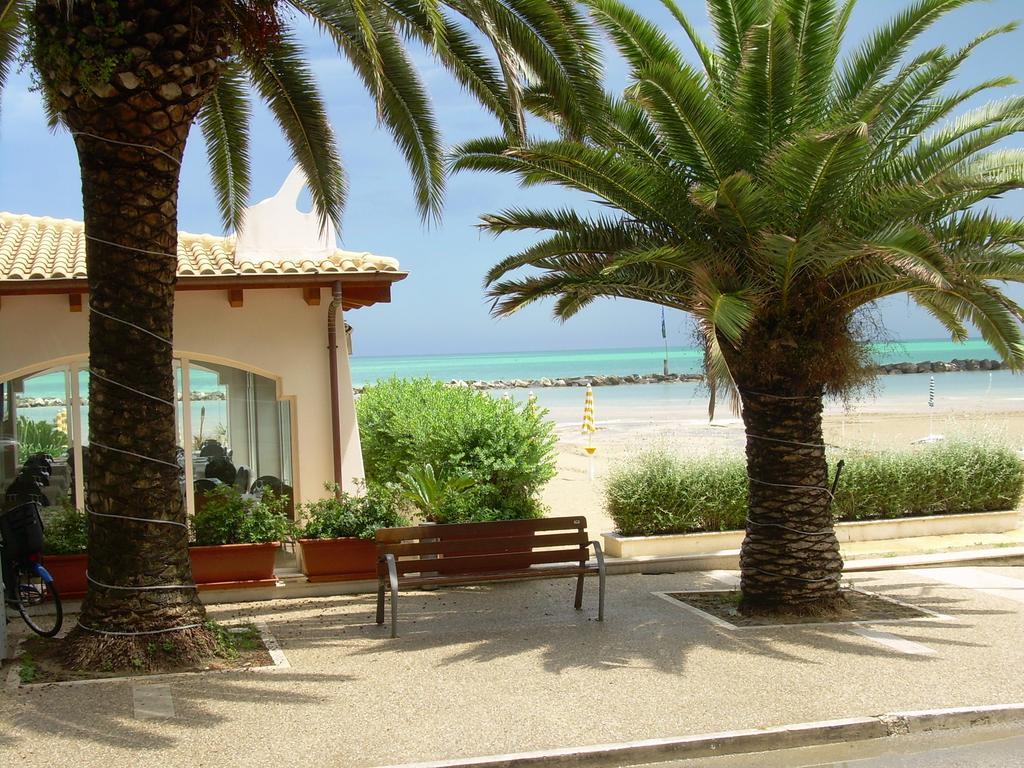 Hotel La Perla Cupra Marittima Extérieur photo